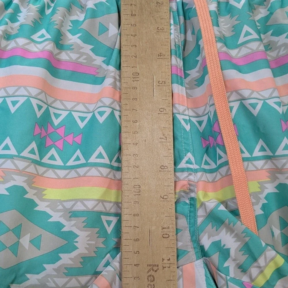Chubbies Mens Teal Aztec Geometric Print Swim Trunks Medium 5.5 Inch Inseam